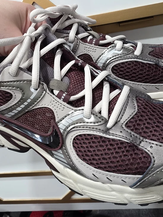 Nike Maroon and Silver Mesh Running Shoes Size 8 - Picture 5 of 5